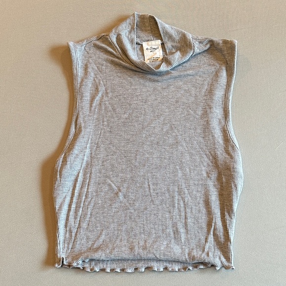 Elegant Gray Sleeveless Tank Top - Picture 1 of 4